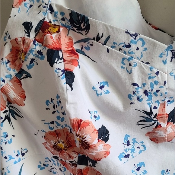 Torrid Floral Sateen Peplum Top - Picture 7 of 9